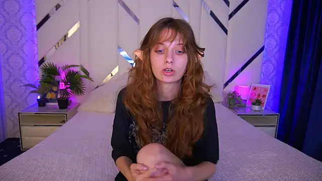 CuteeFoxy online show from 10-30-25, 03:57