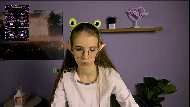 lulu fly  online show from 11-11-25, 07:47