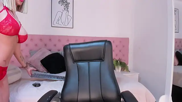 Hanna Garciia online show from 10-19-25, 08:20