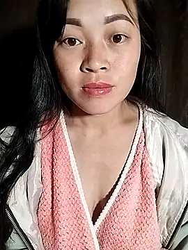 Snapshot of Hani-i chatting on 11-24-25, 10:20 Hani-i online show from 11-24-25, 10:20