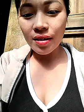 Snapshot of Hani-i chatting on 11-28-25, 06:27 Hani-i online show from 11-28-25, 06:27