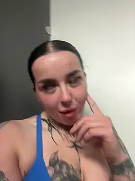 Snapshot of lucycoxxoxo chatting on 05-15-26, 11:01 lucycoxxoxo online show from 05-15-26, 11:01