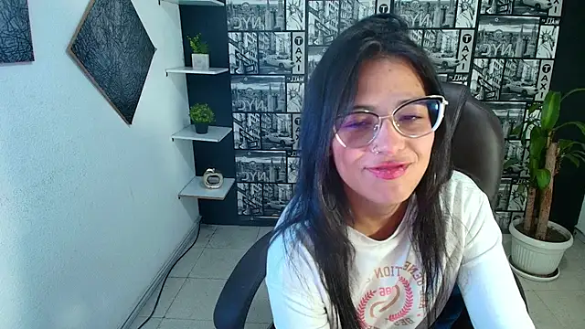 Snapshot of Sub_Scarlett chatting on 11-17-25, 11:38 Sub Scarlett online show from 11-17-25, 11:38