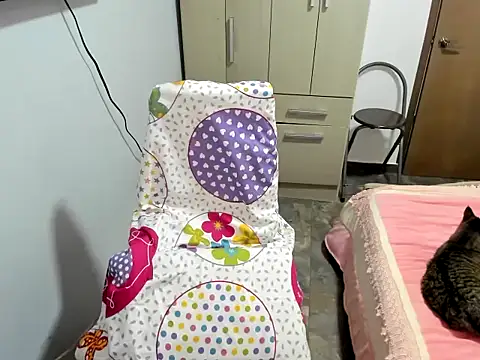  Emily vixen online show from 12-04-25, 10:24