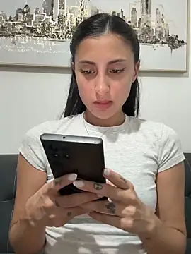 Snapshot of itsmiasofia chatting on 03-14-26, 02:50 itsmiasofia online show from 03-14-26, 02:50