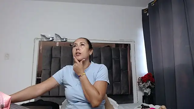 Snapshot of Salmma_Milf chatting on 05-20-26, 11:38 Salmma Milf online show from 05-20-26, 11:38