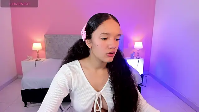 ZairaGlow online show from 10-20-25, 11:54