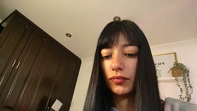 Snapshot of _TiniWild chatting on 11-19-25, 12:49 TiniWild online show from 11-19-25, 12:49