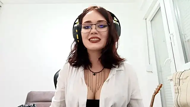 SalenaVanderhoff online show from 10-18-25, 04:30