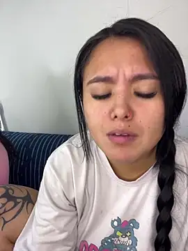 Snapshot of Mellani_luod chatting on 06-14-26, 03:30 Mellani luod online show from 06-14-26, 03:30