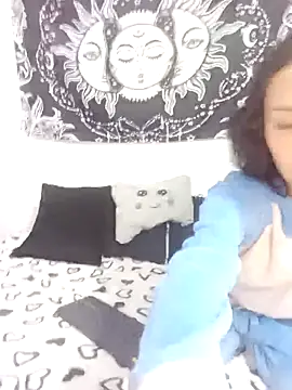 Snapshot of abby_n_emily chatting on 03-31-26, 01:33 abby n emily online show from 03-31-26, 01:33