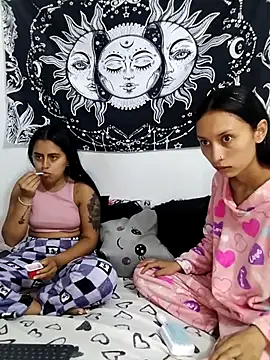 Snapshot of abby_n_emily chatting on 04-09-26, 03:17 abby n emily online show from 04-09-26, 03:17