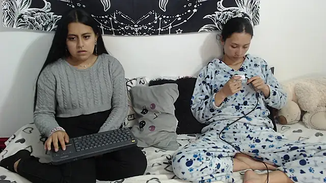Snapshot of abby_n_emily chatting on 04-27-26, 03:21 abby n emily online show from 04-27-26, 03:21