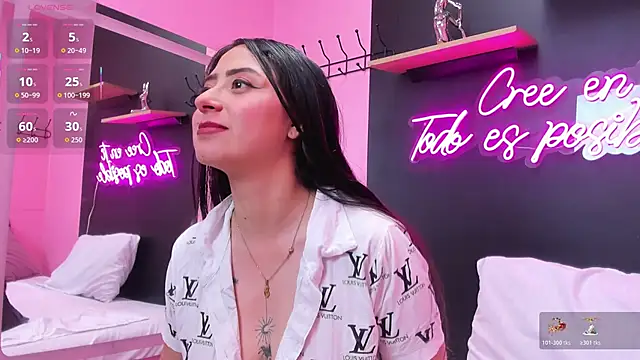 JuliethCruz  online show from 10-30-25, 05:13