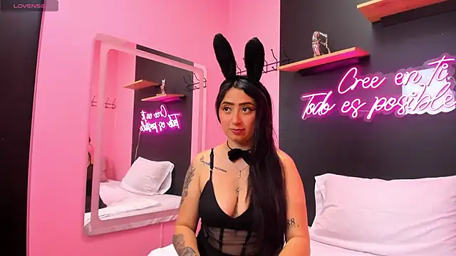 JuliethCruz  online show from 10-31-25, 05:03