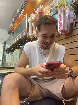 Leonardmoppet online show from 12-13-25, 11:43