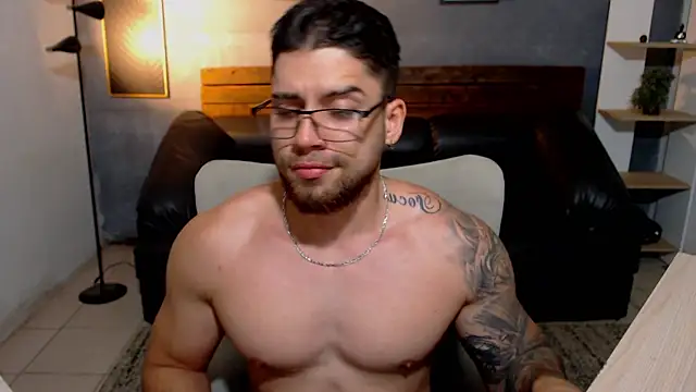 Snapshot of Mike_montoya01 chatting on 06-30-26, 10:33 Mike montoya01 online show from 06-30-26, 10:33