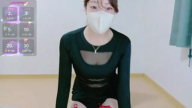 TSUKI circle online show from 11-02-25, 05:10