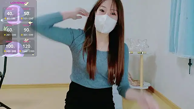 TSUKI circle online show from 11-06-25, 02:29