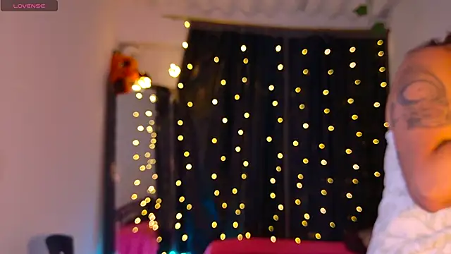 Rhosynn online show from 10-31-25, 02:56