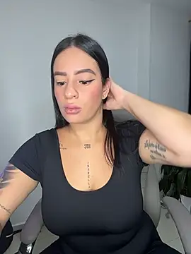 Snapshot of Emily_Kurth23 chatting on 11-29-25, 11:19 Emily Kurth23 online show from 11-29-25, 11:19