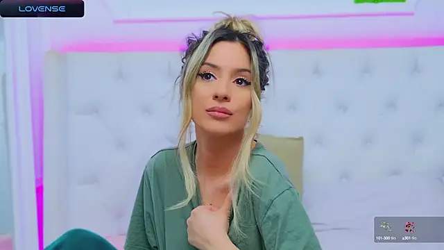 Snapshot of AriannaSins chatting on 12-23-24, 07:41 AriannaSins online show from 12-23-24, 07:41