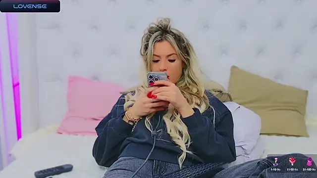 Snapshot of AriannaSins chatting on 01-04-25, 07:55 AriannaSins online show from 01-04-25, 07:55