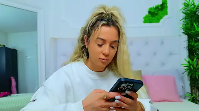 Snapshot of AriannaSins chatting on 01-21-25, 01:00 AriannaSins online show from 01-21-25, 01:00