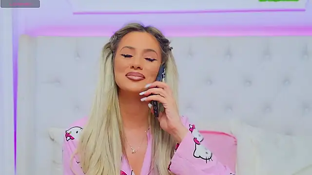 Snapshot of AriannaSins chatting on 01-27-25, 07:13 AriannaSins online show from 01-27-25, 07:13