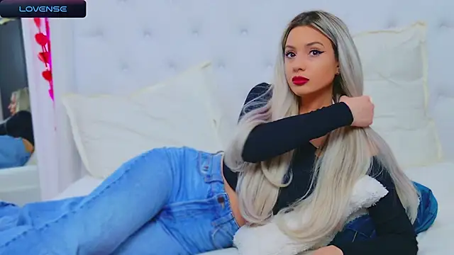 Snapshot of AriannaSins chatting on 02-20-25, 04:46 AriannaSins online show from 02-20-25, 04:46