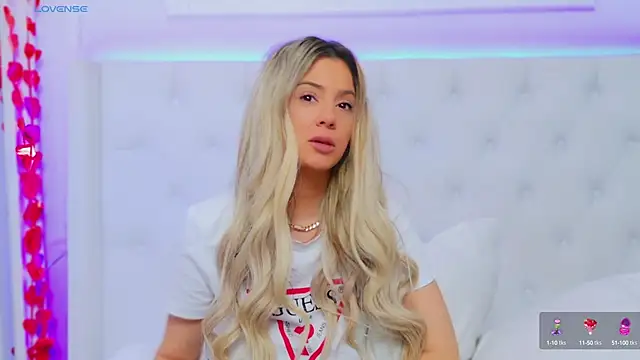 Snapshot of AriannaSins chatting on 03-08-25, 09:28 AriannaSins online show from 03-08-25, 09:28