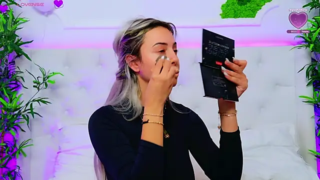 Snapshot of AriannaSins chatting on 10-07-25, 02:47 AriannaSins online show from 10-07-25, 02:47