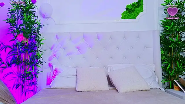 Snapshot of AriannaSins chatting on 10-17-25, 12:19 AriannaSins online show from 10-17-25, 12:19