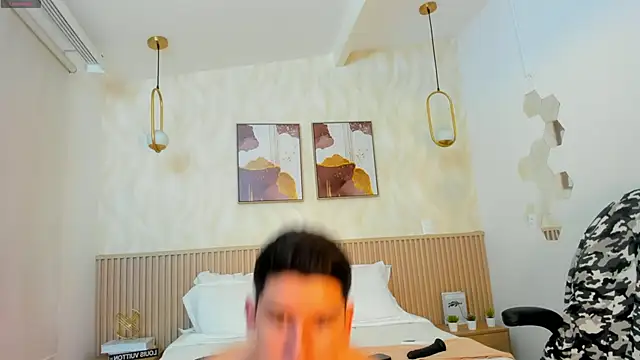 Valentino ceratii online show from 10-21-25, 06:36