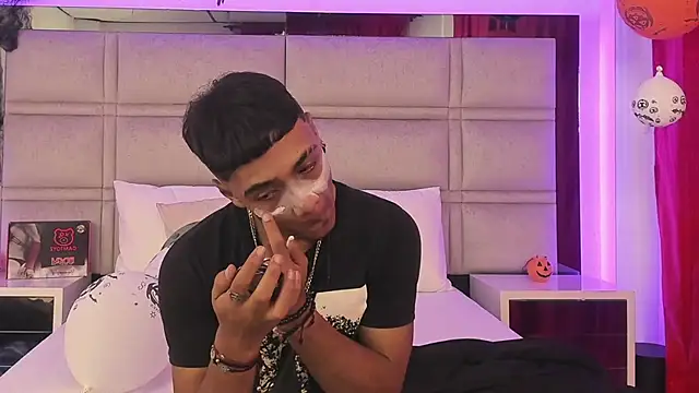 SweetAndSinful online show from 11-01-25, 04:36