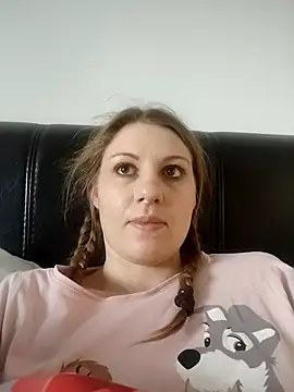 SandyCassie online show from 04-12-26, 05:23