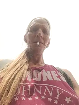Snapshot of Cheryl_F chatting on 06-08-26, 11:43 Cheryl F online show from 06-08-26, 11:43