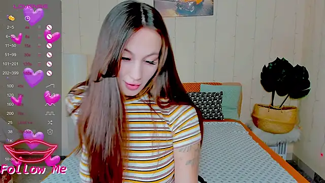 honeybuns lizzy online show from 10-17-25, 01:20