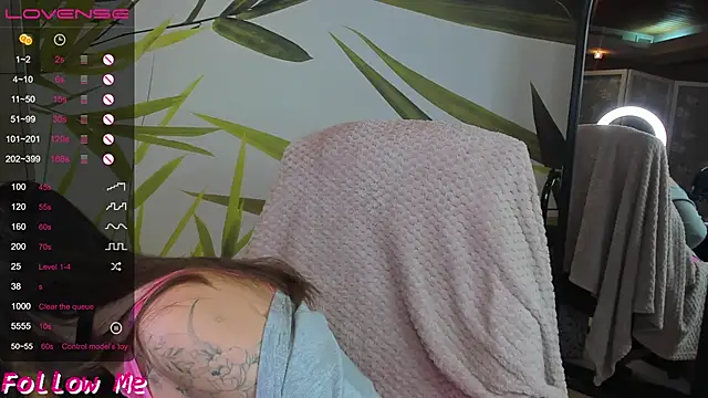 honeybuns lizzy online show from 11-14-25, 12:09