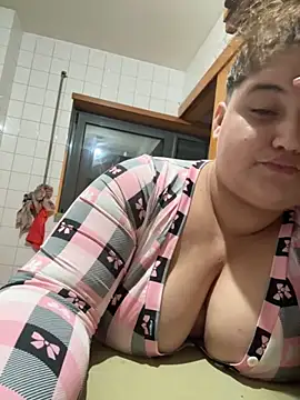 Snapshot of menina_coimbrinha chatting on 10-26-25, 10:15 menina coimbrinha online show from 10-26-25, 10:15