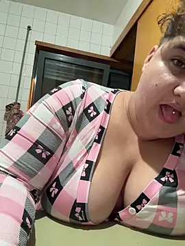 Snapshot of menina_coimbrinha chatting on 10-29-25, 11:28 menina coimbrinha online show from 10-29-25, 11:28