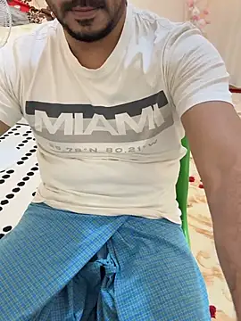 Snapshot of Handsome8677 chatting on 03-25-26, 09:37 Handsome8677 online show from 03-25-26, 09:37