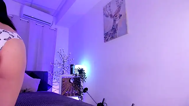 Divine Madeleine online show from 05-21-26, 06:20