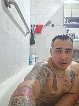 Snapshot of Rueditasss chatting on 06-25-26, 01:48 Rueditasss online show from 06-25-26, 01:48