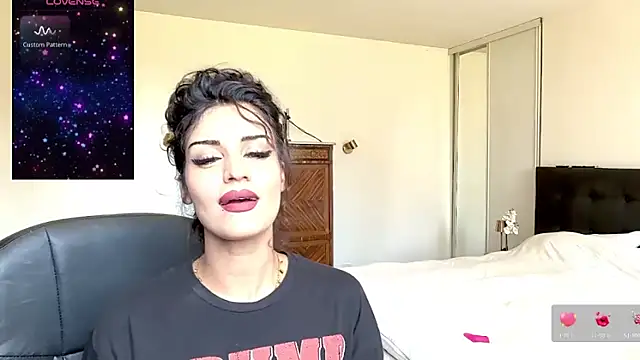 Snapshot of Lailawick chatting on 06-21-26, 01:24 Lailawick online show from 06-21-26, 01:24