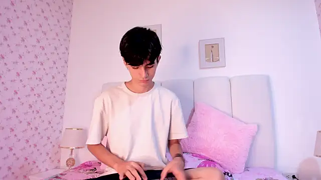 Snapshot of lukas_boylatin chatting on 10-22-25, 11:32 lukas boylatin online show from 10-22-25, 11:32
