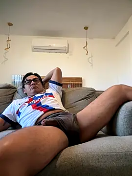 Snapshot of the_vein18 chatting on 11-21-25, 03:44 the vein18 online show from 11-21-25, 03:44