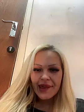 Snapshot of CherryXOX- chatting on 10-30-25, 12:39 CherryXOX- online show from 10-30-25, 12:39