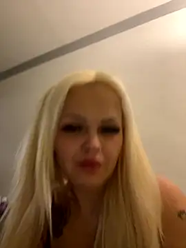 Snapshot of CherryXOX- chatting on 11-05-25, 08:09 CherryXOX- online show from 11-05-25, 08:09