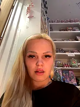 Snapshot of CherryXOX- chatting on 11-08-25, 01:00 CherryXOX- online show from 11-08-25, 01:00